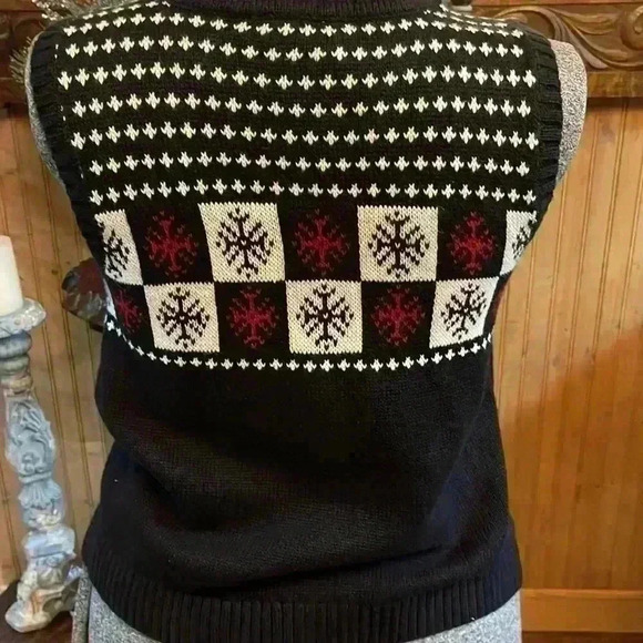 Christopher and Banks petite holiday women’s sweater vest. Petite small. - Picture 4 of 7